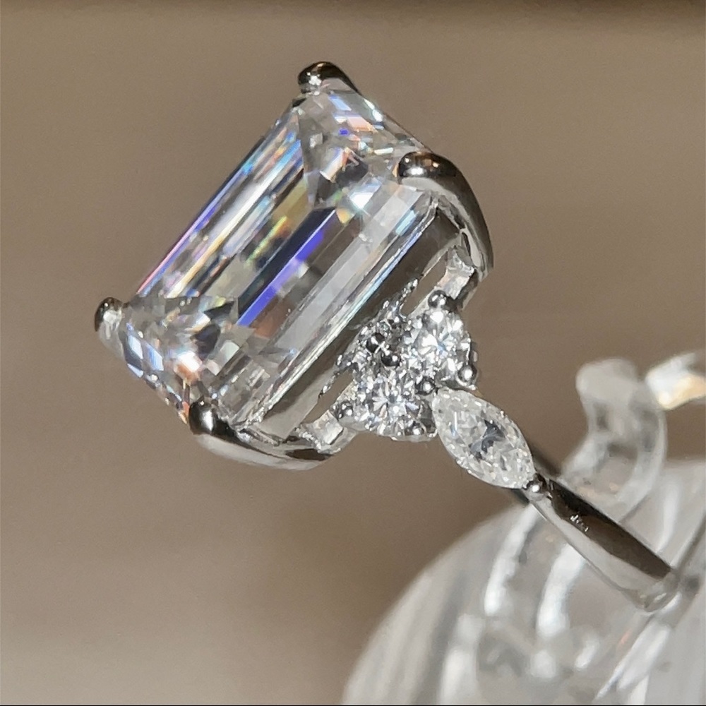 Platinum 8ct D VVS1 Emerald cut Moissanite Ring - Picture 7 of 11